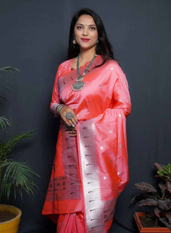 Peach_Colour_Pure_Paithani_Silk_Saree_With_Rich_Pallu_And_Unstiched_Blouse_Piece.